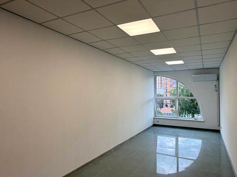 комерційна за адресою Подільська вул., 58