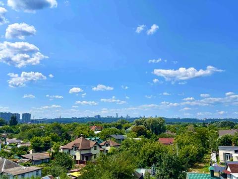 комерційна за адресою Райдужна вул., 11