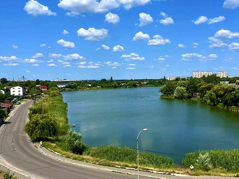 комерційна за адресою Райдужна вул., 11