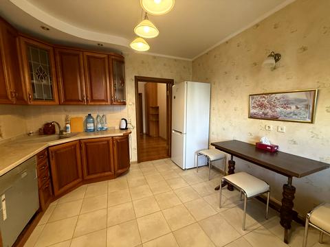 квартира за адресою Драгоманова вул., 8-А