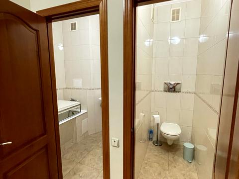 комерційна за адресою Круглоуніверситетська вул., 17