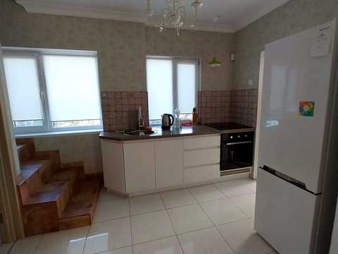 будинок за адресою Центральна вул., 1