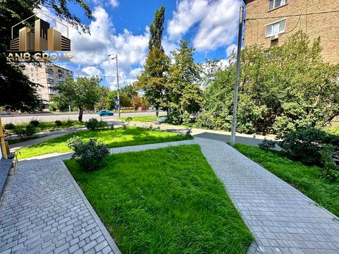 коммерческая по адресу Леонида Каденюка просп. (Юрия Гагарина), 18