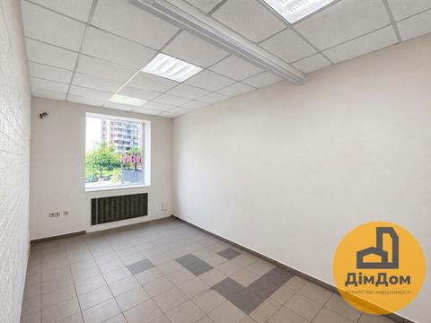 комерційна за адресою Драгоманова вул., 17