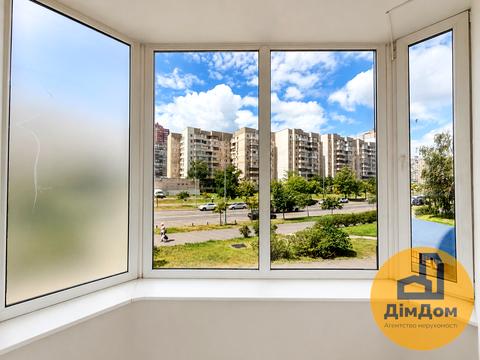 комерційна за адресою Драгоманова вул., 17