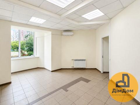 комерційна за адресою Драгоманова вул., 17