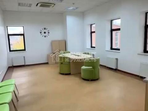 комерційна за адресою Харківська набережна вул., 4/5