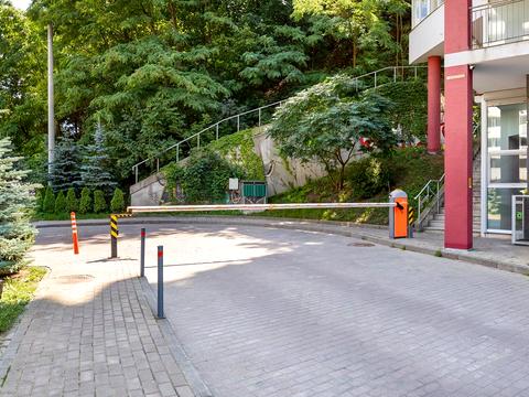 комерційна за адресою Василя Стуса вул. (Островського), 22а