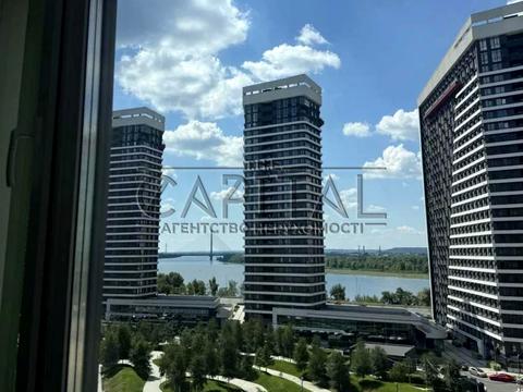 квартира за адресою Причальна вул., 10