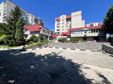 комерційна за адресою Новомістенська вул., 10