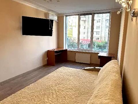 квартира за адресою Івана Крамського вул., 9
