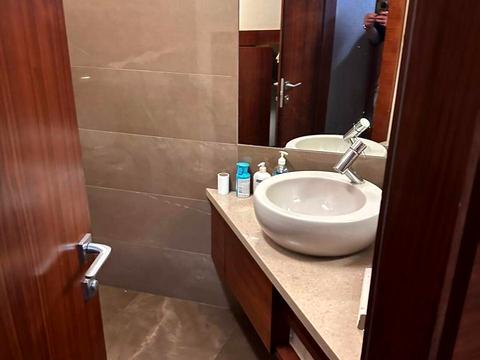 комерційна за адресою Київ, Жилянська вул., 59