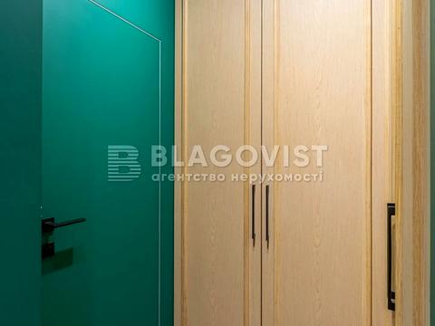 комерційна за адресою Салютна вул., 2/9