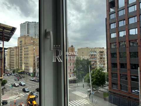 комерційна за адресою Саксаганського вул., 42