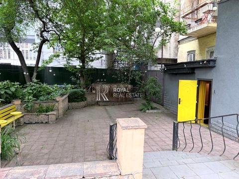 комерційна за адресою Велика Васильківська вул. (Червоноармійська), 76