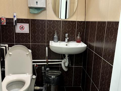 комерційна за адресою Миру вул., 40