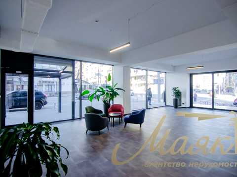 комерційна за адресою Саксаганського вул., 52/8
