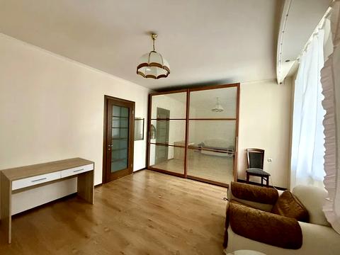 квартира за адресою Зоопаркова вул., 4