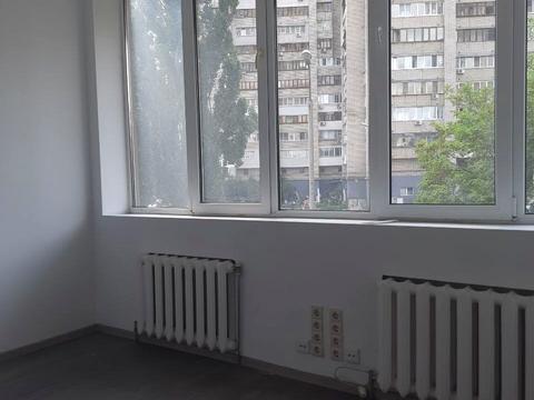 коммерческая по адресу Миколы Бажана просп., 1-М