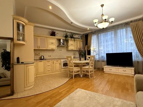 квартира за адресою Літературна вул., 1а
