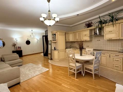 квартира за адресою Літературна вул., 1а