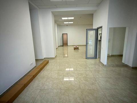 комерційна за адресою Дмитра Яворницького просп. (Карла Маркса), 105