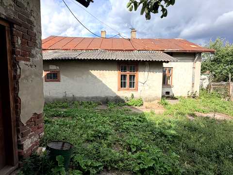 участок по адресу Лесі Українки