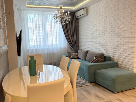 квартира за адресою Анни Ахматової вул., 30