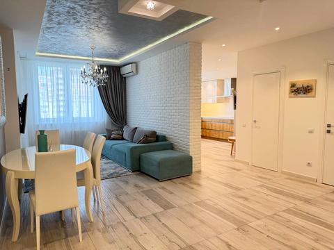 квартира за адресою Анни Ахматової вул., 30