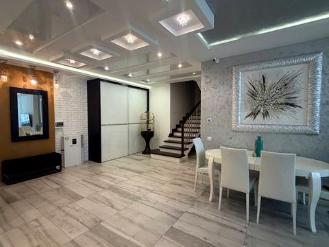 квартира за адресою Анни Ахматової вул., 30