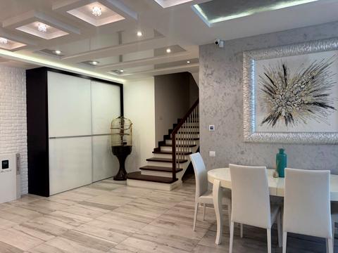 квартира за адресою Анни Ахматової вул., 30