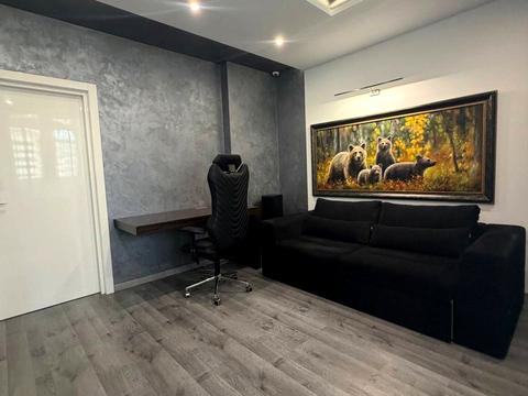 квартира за адресою Анни Ахматової вул., 30