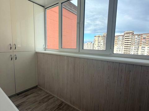 квартира за адресою Анни Ахматової вул., 30