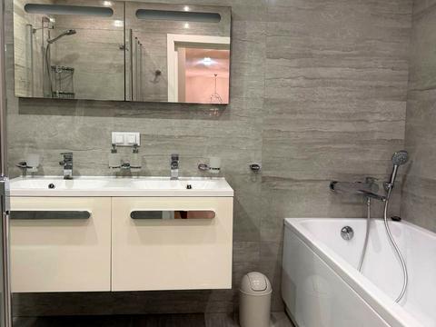 квартира за адресою Анни Ахматової вул., 30
