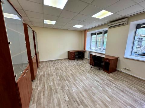 комерційна за адресою Шовковична вул., 7-А