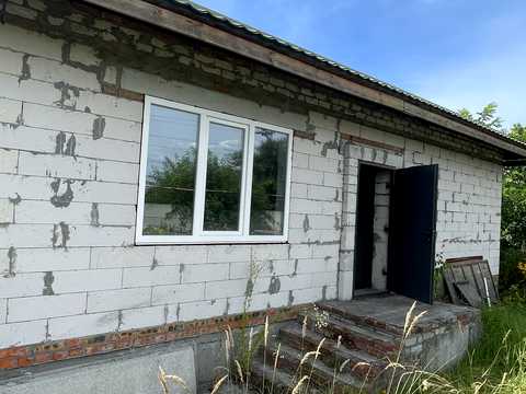 дом по адресу с. Каменные Потоки, Вулиця Центральна