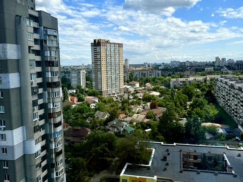 квартира за адресою Азербайджанська вул. (Бакинських Комісарів), 16/1