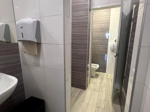 комерційна за адресою Саксаганського вул., 40/85
