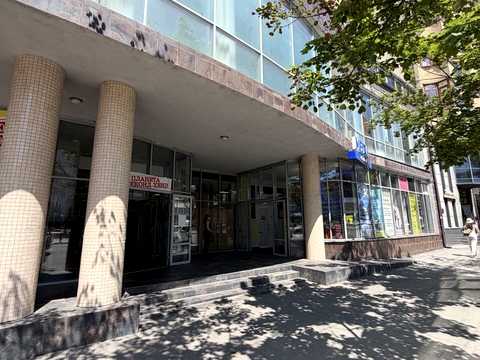 комерційна за адресою Незалежності вул., 83