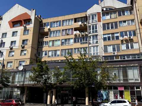 комерційна за адресою Незалежності вул., 83