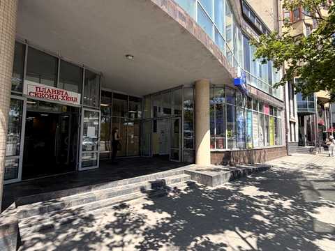 комерційна за адресою Незалежності вул., 83