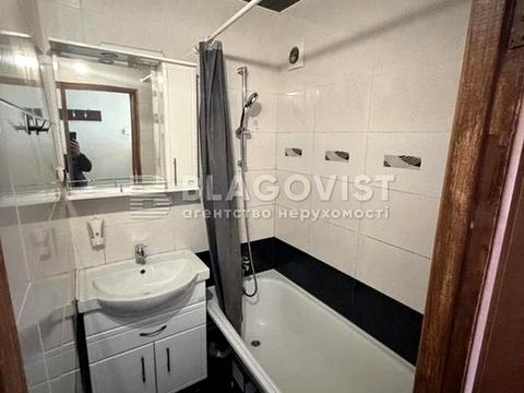 квартира за адресою Академіка Булаховського вул., 28