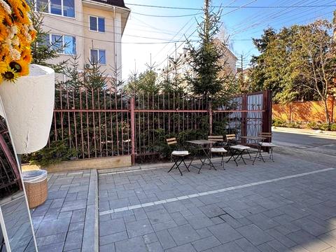 комерційна за адресою Літературна вул. (Чехова), 7