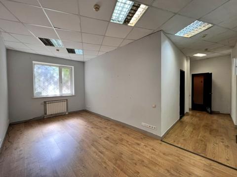 комерційна за адресою Леонтовича вул., 5а