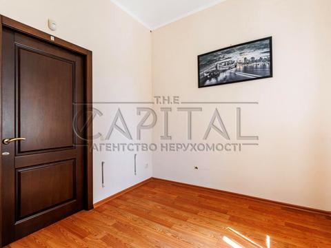 комерційна за адресою Оболонська вул., 20