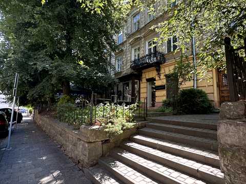 комерційна за адресою Михайла Грушевського вул., 14