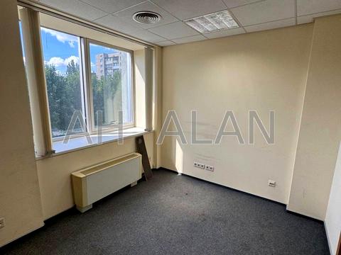 комерційна за адресою Дегтярівська вул., 62