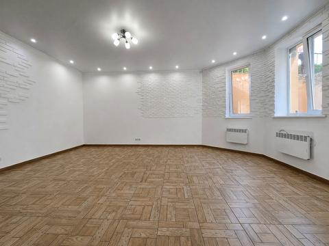 комерційна за адресою Миру вул., 40