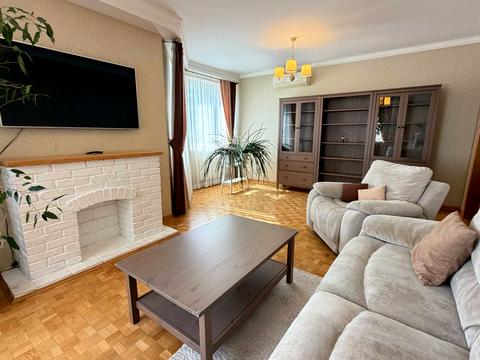 квартира по адресу Любомира Гузара просп. (Космонавта Комарова), 26