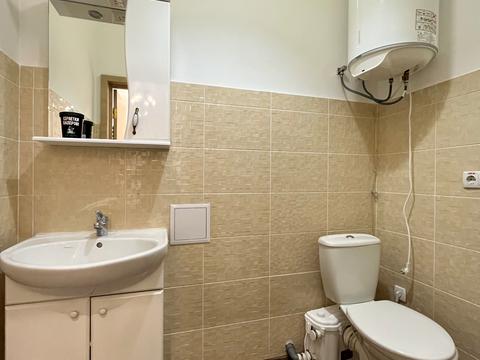 комерційна за адресою Миру вул., 40